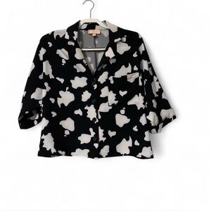 Charmed Hearts Black & White Abstract Print Button-Up Shirt. Size Medium